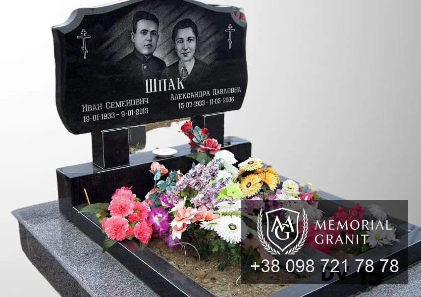 Подвійний пам'ятник з граніту