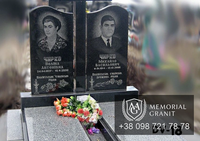 Подвійний пам'ятник з чорного граніту