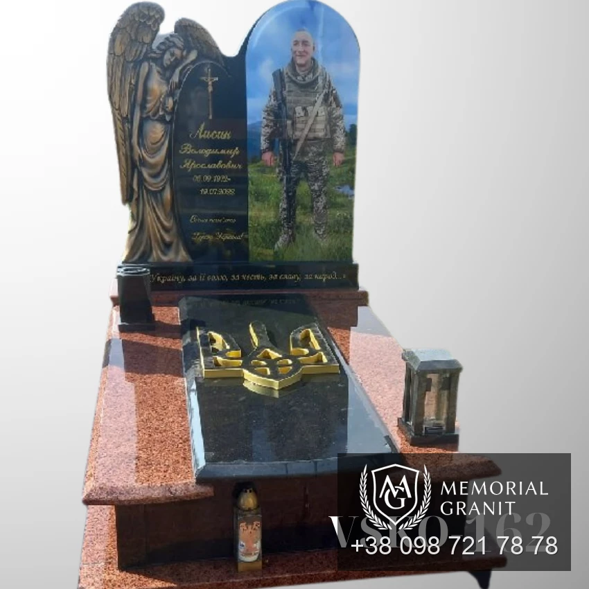 Пам'ятник з червоного граніту з ангелом