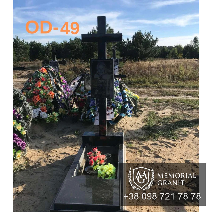 Одинарний пам'ятник чорного граніту
