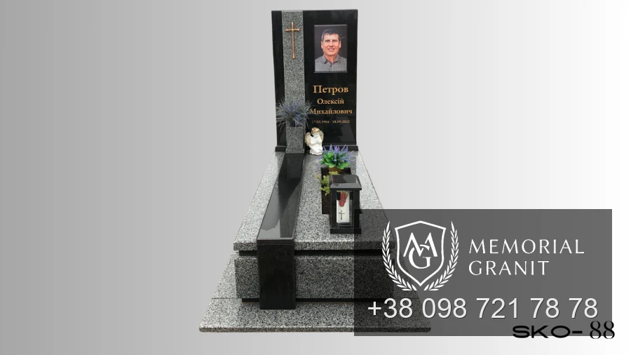 Одинарний пам'ятник з чорного та сірого граніту