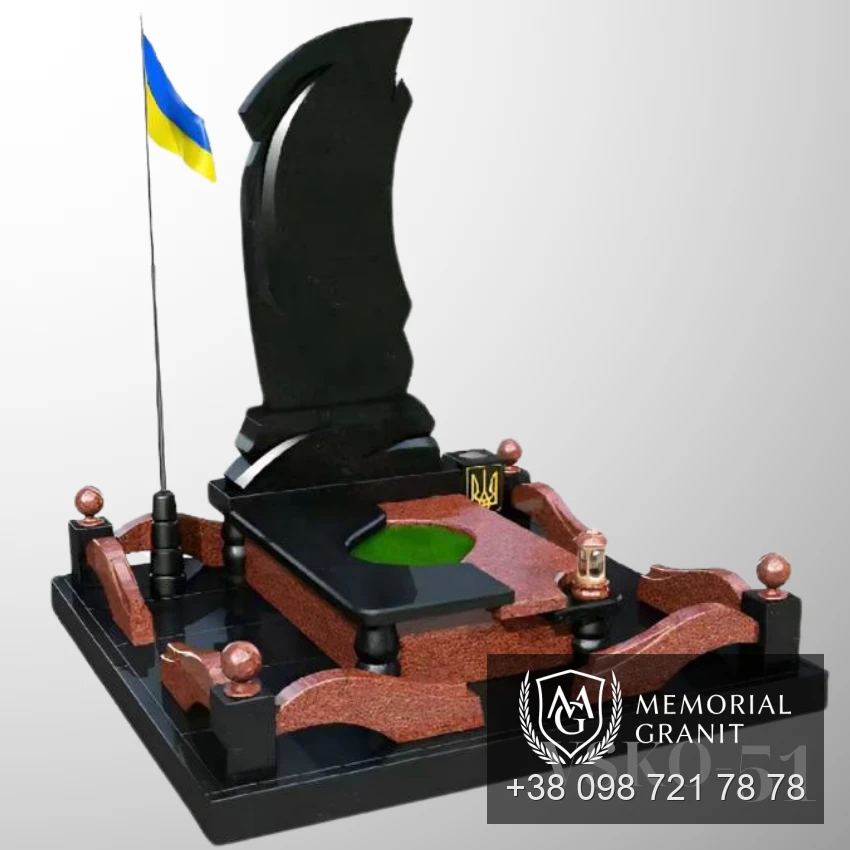 Пам'ятник для військового з чорного та червоного граніту
