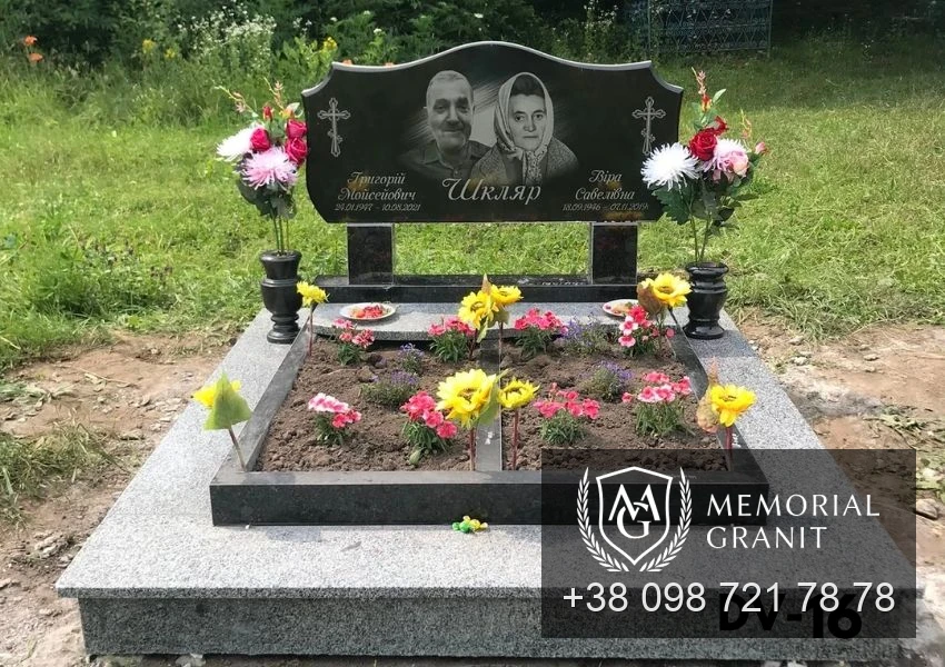 Подвійний пам'ятник з сірого граніту