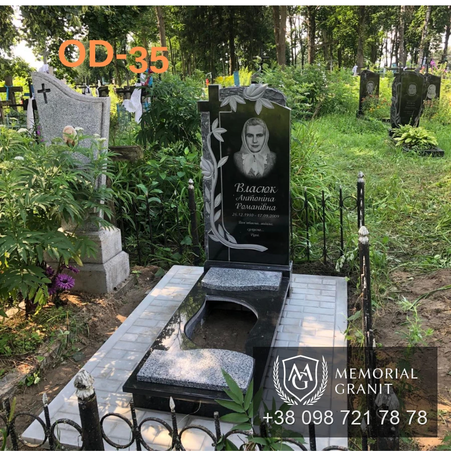 Одинарний пам'ятник чорного граніту