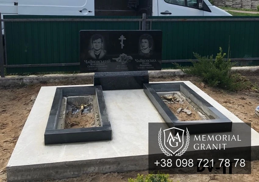 Подвійний пам'ятник з граніту