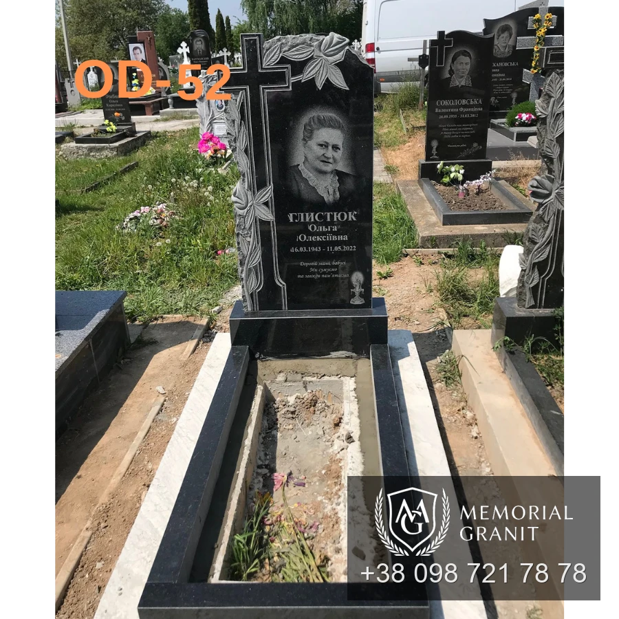 Одинарний пам'ятник з чорного граніту