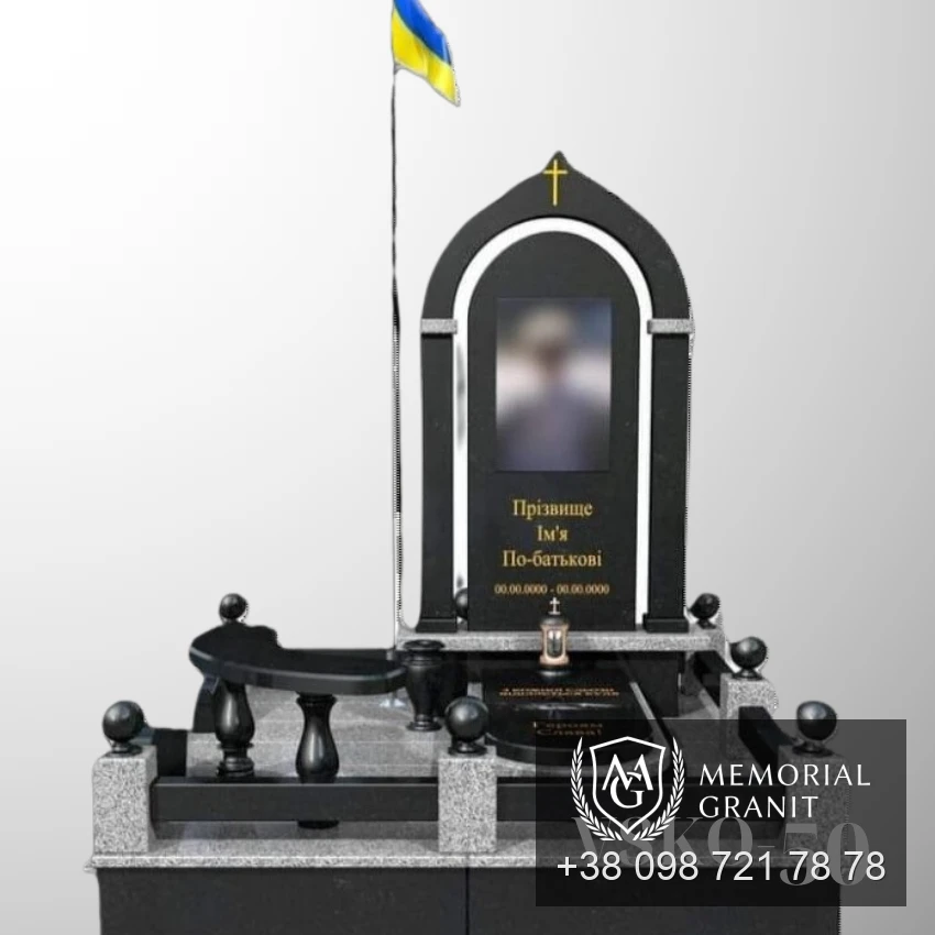 Пам'ятник для військового з чорного граніту