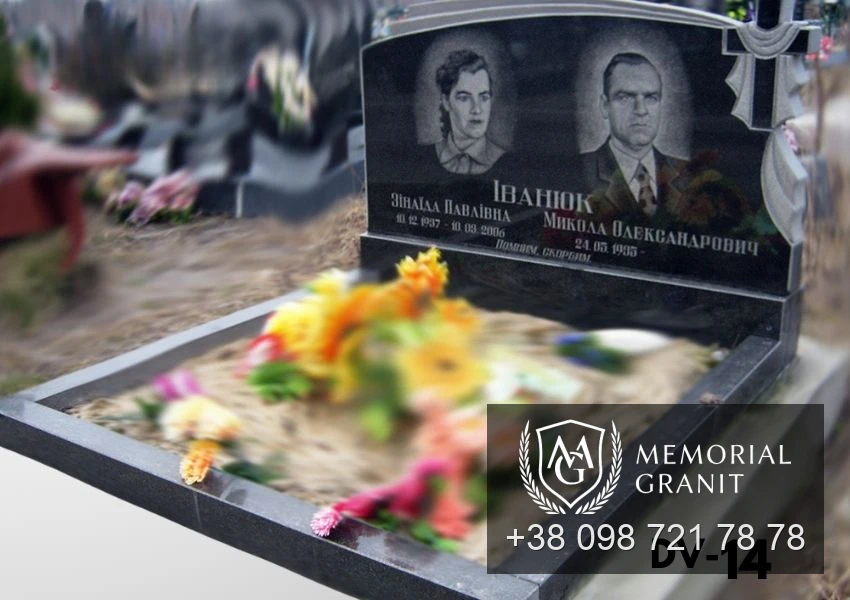 Подвійний пам'ятник з чорного граніту