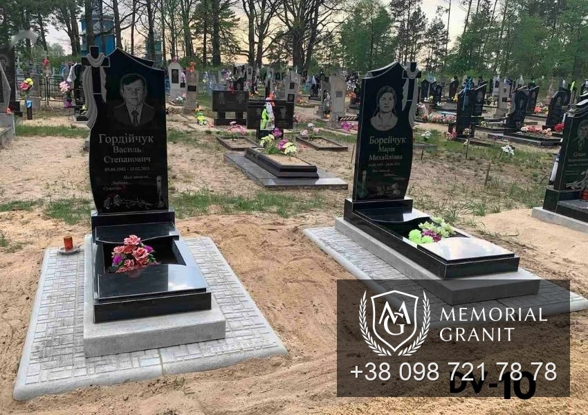 Подвійний пам'ятник з чорного граніту