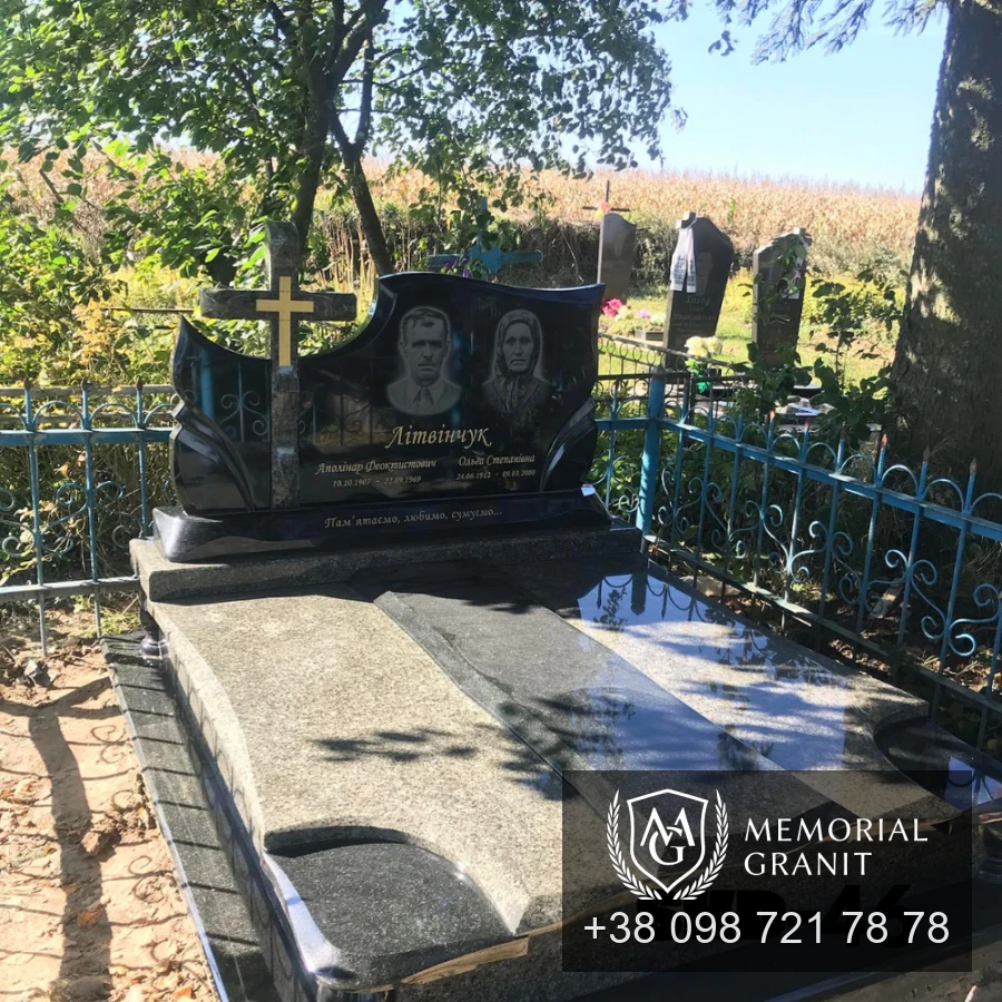 Подвійний пам'ятник з граніту
