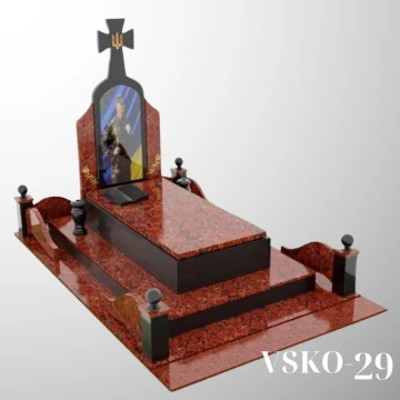 Пам'ятник червоного граніту для військового