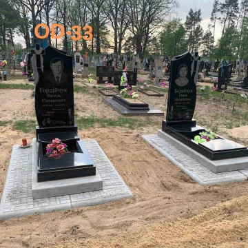 Одинарний пам'ятник з чорного граніту