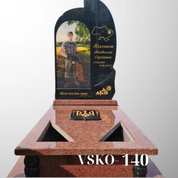 Пам'ятник з червоного граніту з портретом