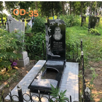 Одинарний пам'ятник чорного граніту