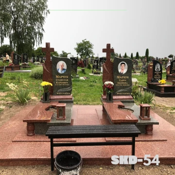 Подвійний пам'ятник з червоного граніту