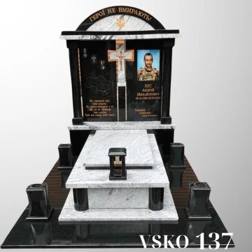 Пам'ятник полеглому Герою з чорного та білого граніту