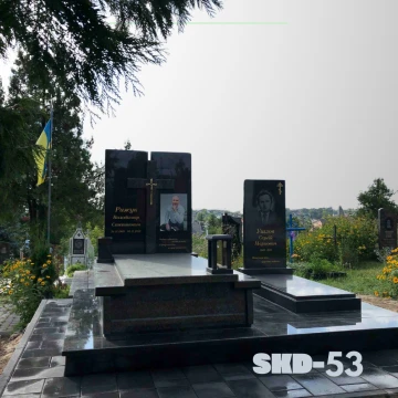 Подвійний пам'ятник з чорного граніту