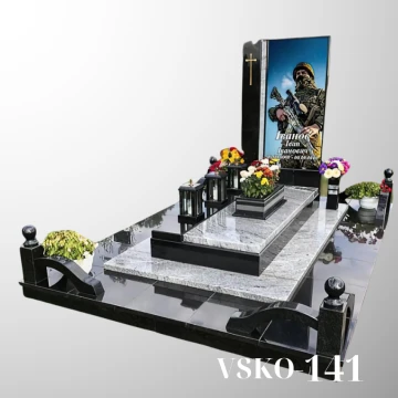 Пам'ятник для військового з чорного та сірого граніту