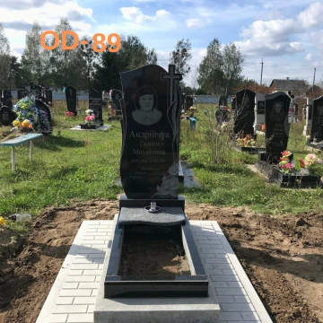 Одинарний пам'ятник з чорного граніту