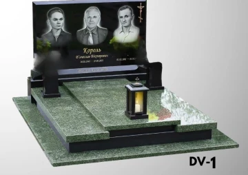 Подвійний пам'ятник з зеленого граніту