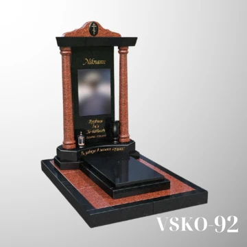 Пам'ятник з чорного та червоного граніту