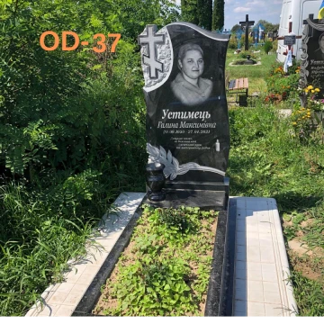 Одинарний пам'ятник з чорного граніту
