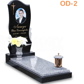 Одинарний пам'ятник з чорного граніту