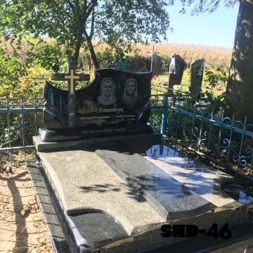 Подвійний пам'ятник з граніту